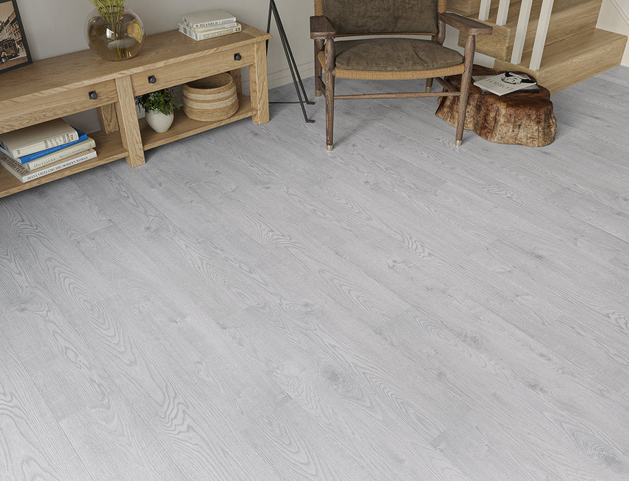 Laminate Flooring – Warm Brown Oak – AGT Effect Premium Elbruz – 191mm x 1380mm – 12mm