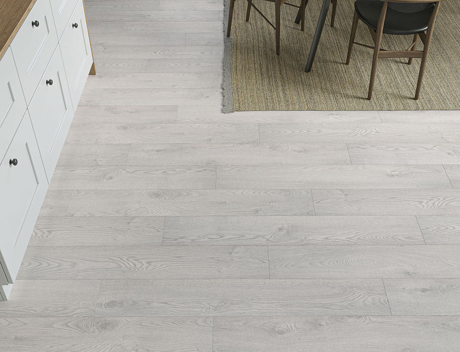 Laminate Flooring – Warm Brown Oak – AGT Effect Elbruz – 191mm x 1380mm – 8mm