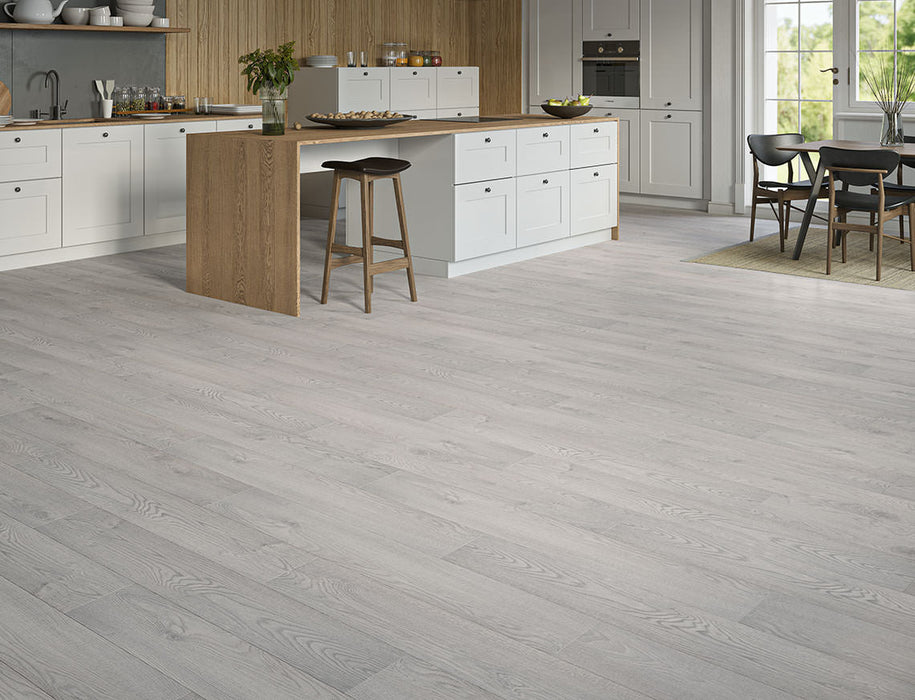Laminate Flooring – Warm Brown Oak – AGT Effect Elbruz – 191mm x 1380mm – 8mm