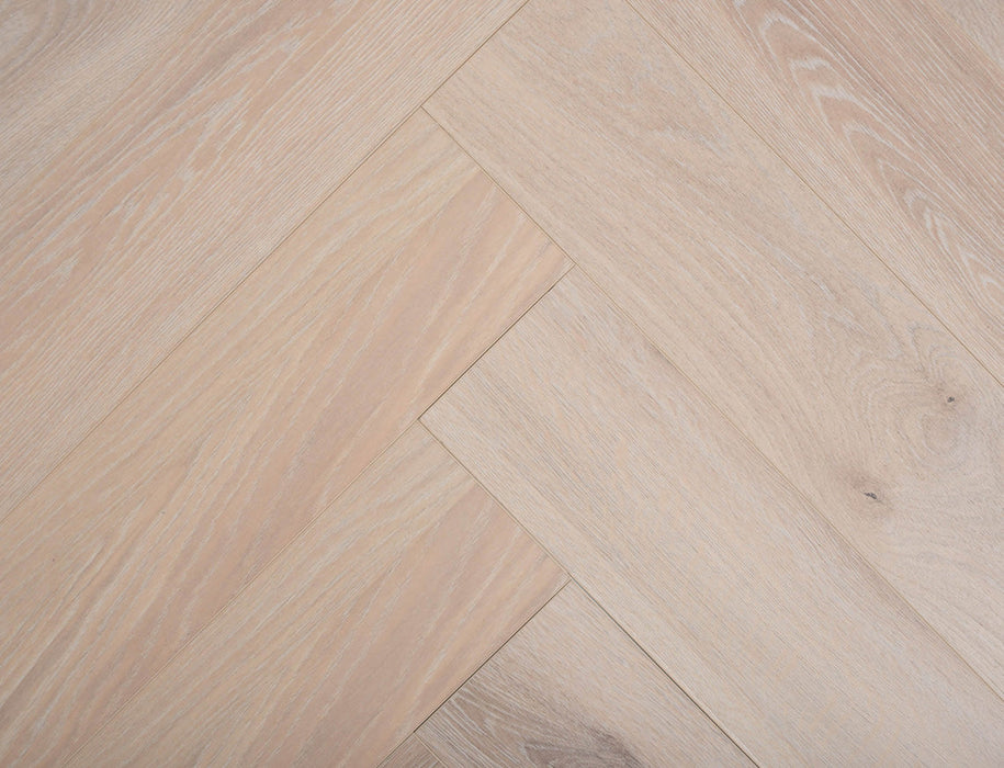 SPC Click Vinyl Herringbone Flooring – Whitewashed Brushed Oak – 127mm x 635mm – 8/0.17mm