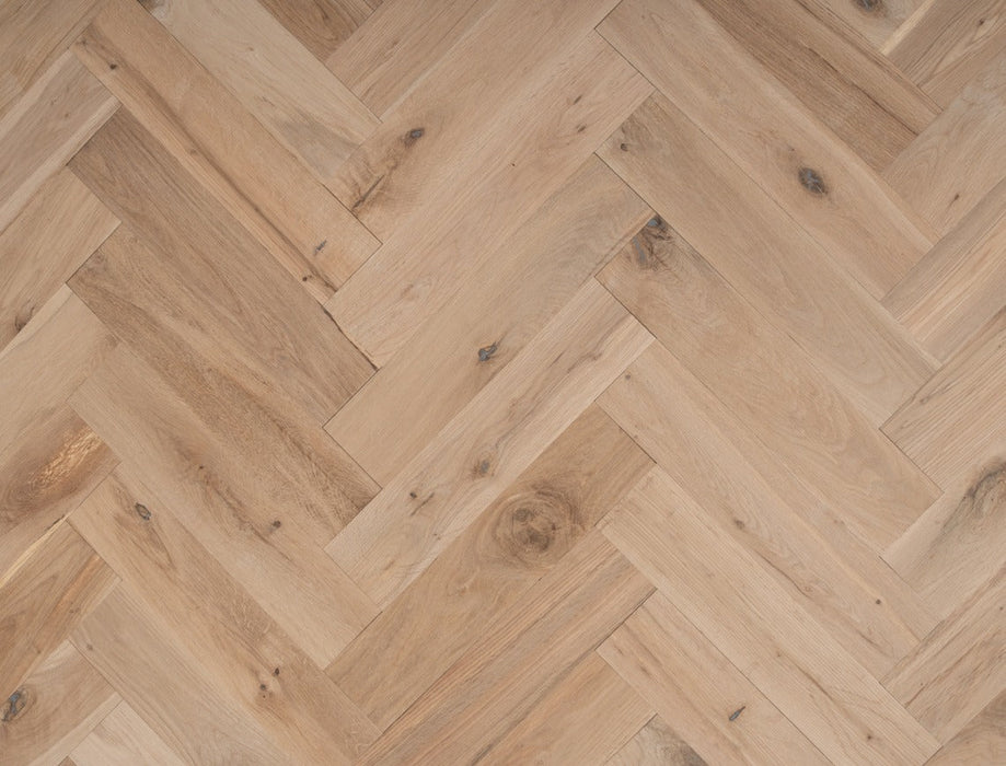 Solid Wood Herringbone Flooring – Natural Oak – Smooth UV Lacquered – 90mm x 400mm – 18mm