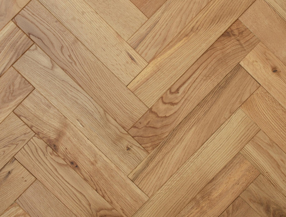 Solid Wood Herringbone Flooring – Natural Oak – Brushed UV Lacquered – 90mm x 400mm – 18mm