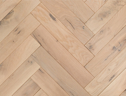 Solid Wood Herringbone Flooring – Golden Oak – Brushed UV Oiled – 90mm x 400mm – 18mm