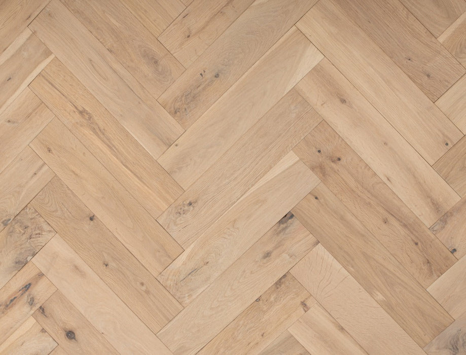 Solid Wood Herringbone Flooring – Natural Oak – Smooth Invisible UV Oiled – 70mm x 350mm – 18mm