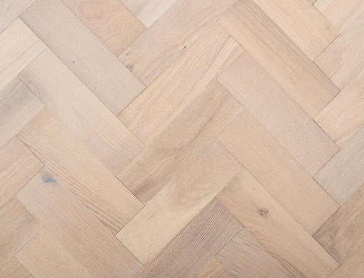 Engineered Oak Herringbone Flooring – White Oak – Brushed & Lacquered – 90mm x 300mm – 14/3mm