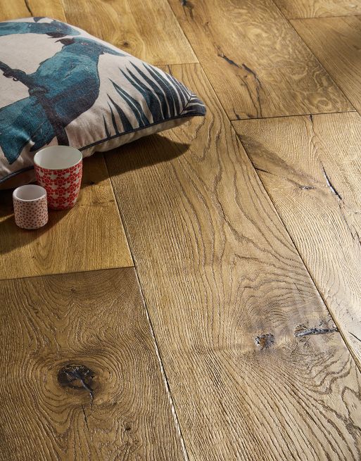 Kingswood Oak Distressed Brushed & Lacquered Engineered Wood Flooring