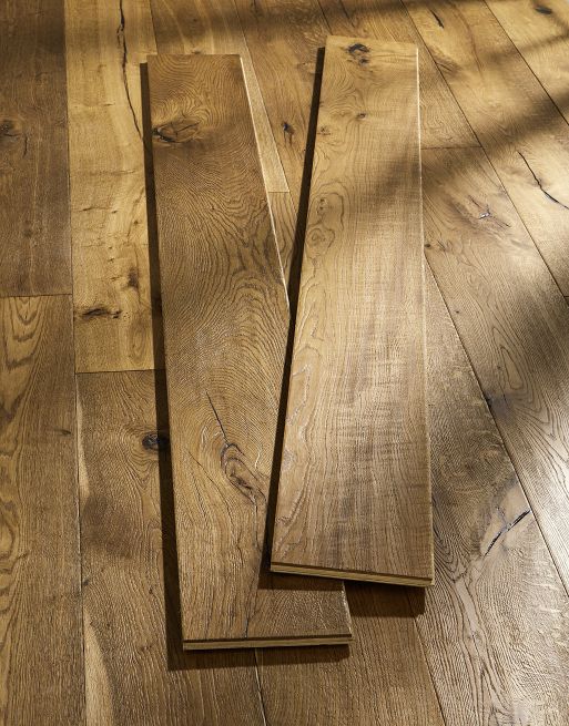 Kingswood Oak Distressed Brushed & Lacquered Engineered Wood Flooring