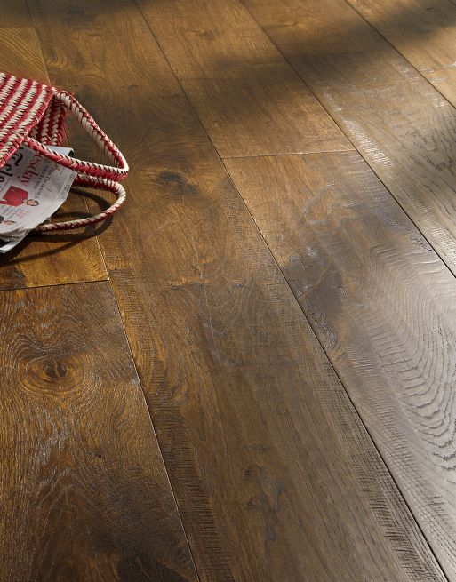 Old Castle Oak Lacquered Engineered Wood Flooring