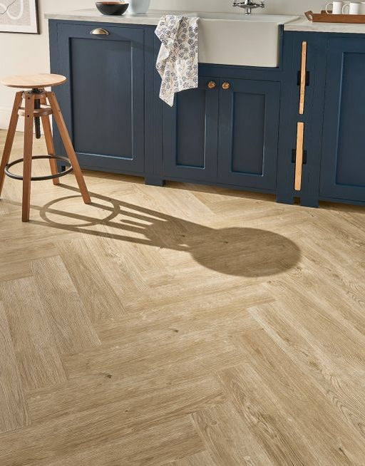 EvoCore Essentials Herringbone Champagne Oak £44.99/m² xccscss.