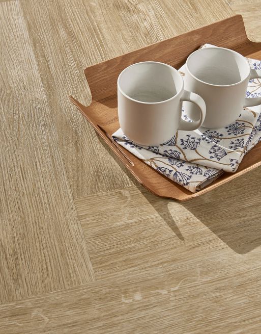 EvoCore Essentials Herringbone Champagne Oak £44.99/m² xccscss.