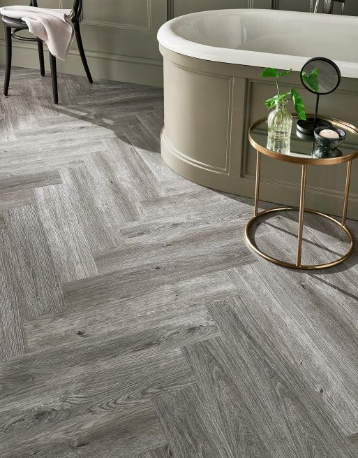 EvoCore Essentials Herringbone Earl Grey Oak £44.99/m² xccscss.