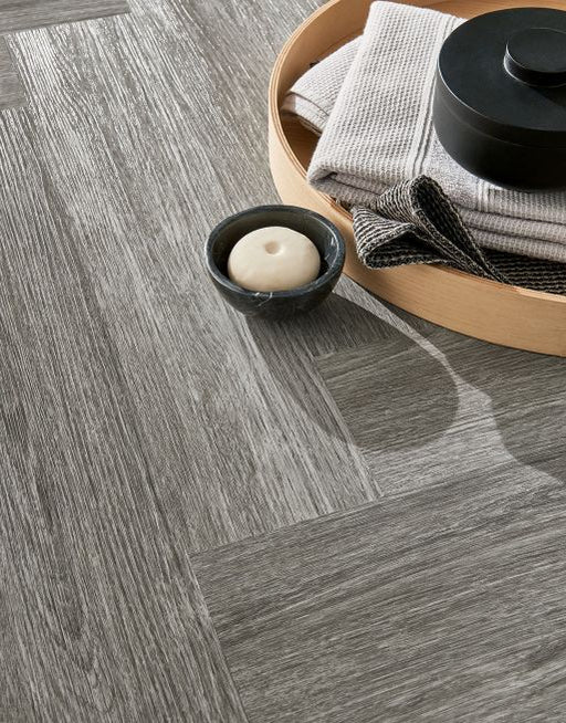 EvoCore Essentials Herringbone Earl Grey Oak £44.99/m² xccscss.