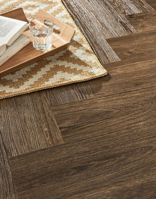 EvoCore Essentials Herringbone Vintage Mansion Oak £34.99/m² xccscss.