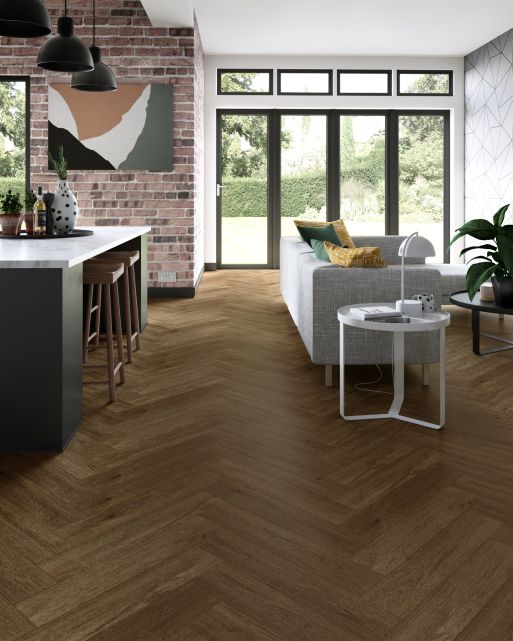 EvoCore Essentials Herringbone Golden Toffee Oak £44.99/m² xccscss.