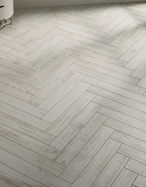Vintage Chateau Herringbone White Chestnut Laminate Flooring £37.99/m² xccscss.