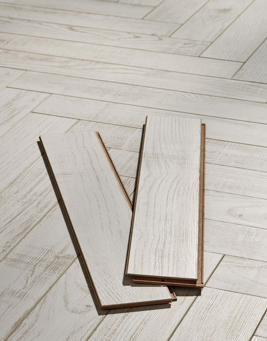 Vintage Chateau Herringbone White Chestnut Laminate Flooring £37.99/m² xccscss.