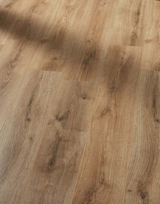 Loft Golden Oak Laminate Flooring £9.99/m² xccscss.