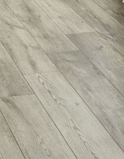 Noble Lavenham Oak Laminate Flooring £13.99/m² xccscss.