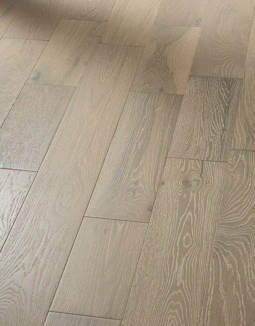 Manhattan Pearl Grey Oak Brushed & Lacquered Engineered Wood Flooring £51.99/m² xccscss.