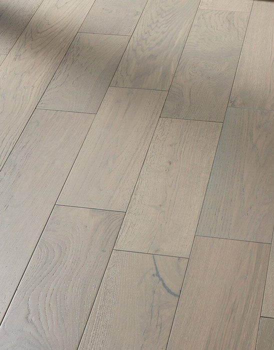 Manhattan Apollo Grey Oak Brushed & Lacquered Engineered Wood Flooring £51.99/m² xccscss.