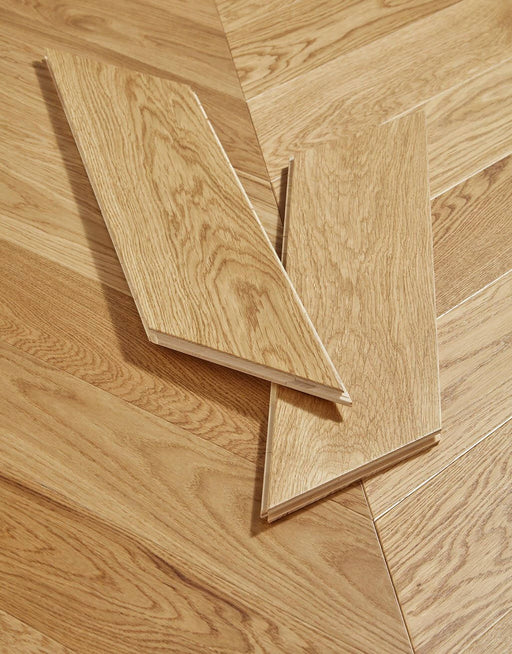 Chelsea Chevron Natural Oak Brushed & Lacquered Engineered Wood Flooring £84.99/m² xccscss.