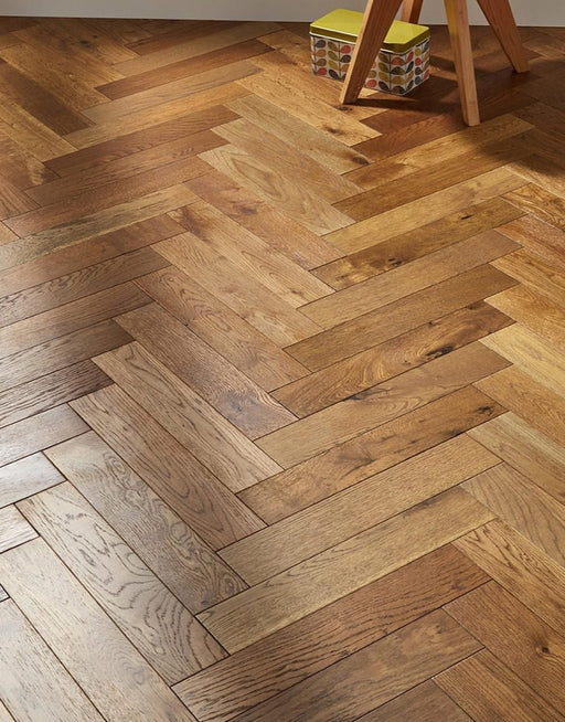 Oxford Herringbone Golden Smoked Oak Brushed & Lacquered Engineered Wood Flooring £64.99/m² xccscss.