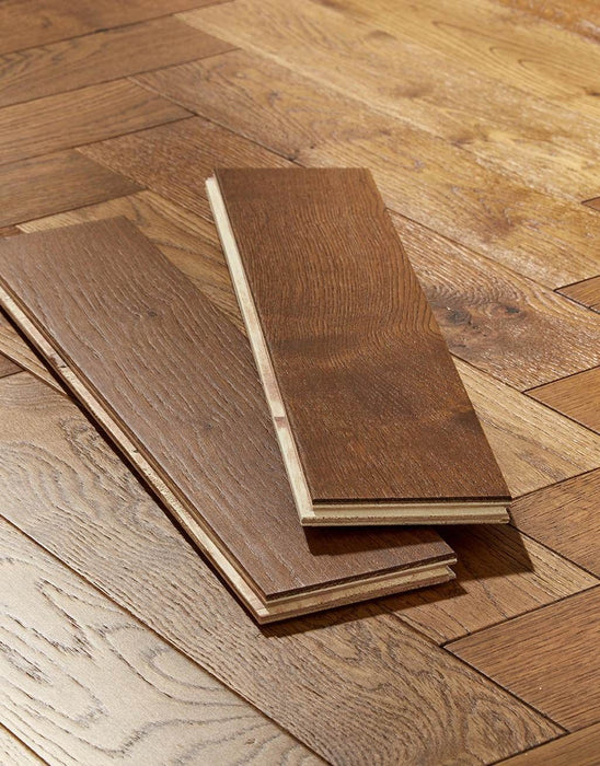 Oxford Herringbone Golden Smoked Oak Brushed & Lacquered Engineered Wood Flooring £64.99/m² xccscss.