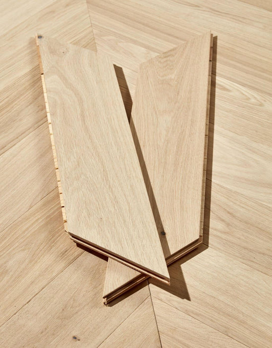 Chelsea Chevron Unfinished Oak Engineered Wood Flooring £84.99/m² xccscss.