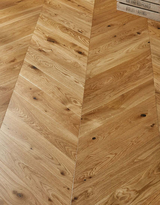 Chelsea Chevron Golden Oak Brushed & Lacquered Engineered Wood Flooring £84.99/m² xccscss.