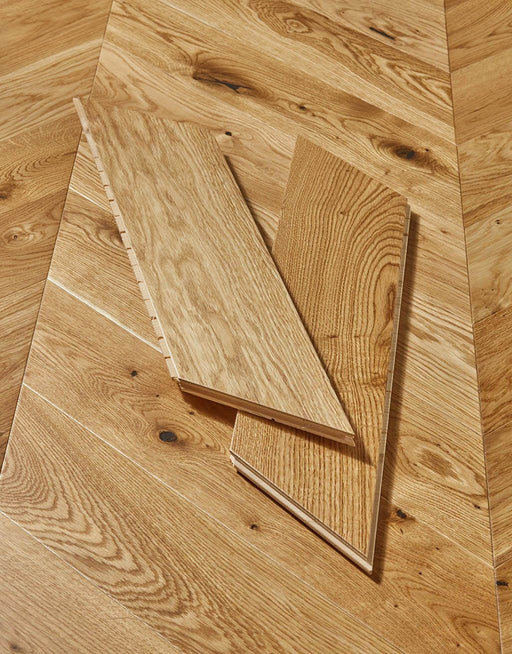 Chelsea Chevron Golden Oak Brushed & Lacquered Engineered Wood Flooring £84.99/m² xccscss.